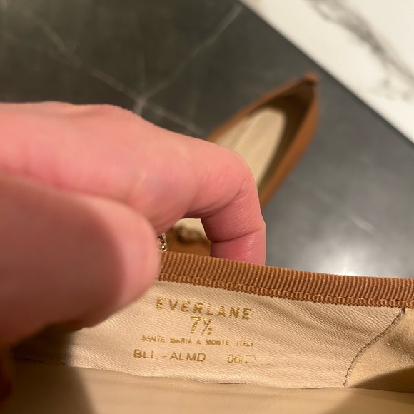 EVERLANE The Italian Leather Day Ballet Flat
NWOB size 7.5 - Picture 4 of 9